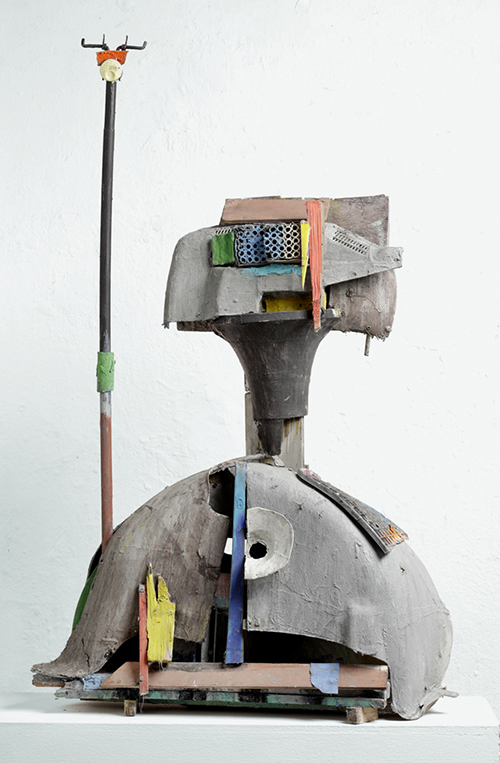 Menno Fahl, Figur mit Wimpel, versch. Materialien bemalt, 140 x 80 x 30 cm, 2016
