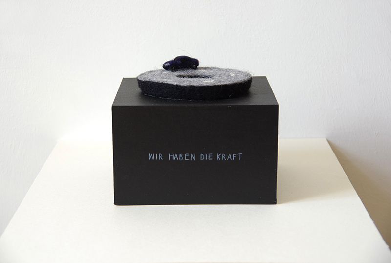 Patricia Huck, a.d. Reihe „Man muss nur wollen“, Wir haben die Kraft, Filzarbeit auf Karton, 2014 / sold